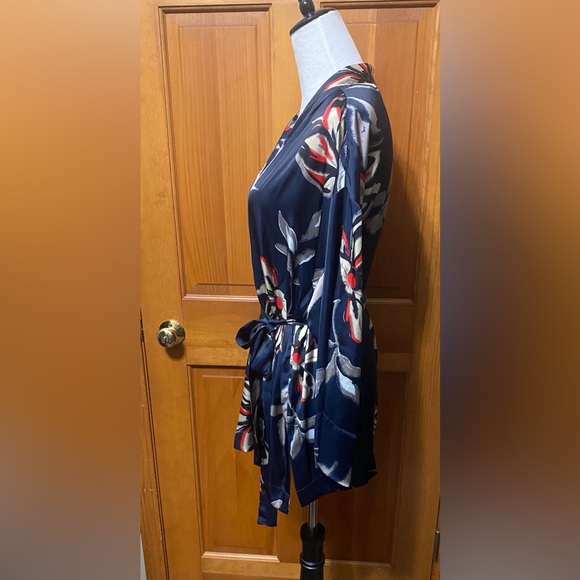 Vanessa Williams Printed Charmeuse
Floral Kimono/Blouse - Picture 4 of 5